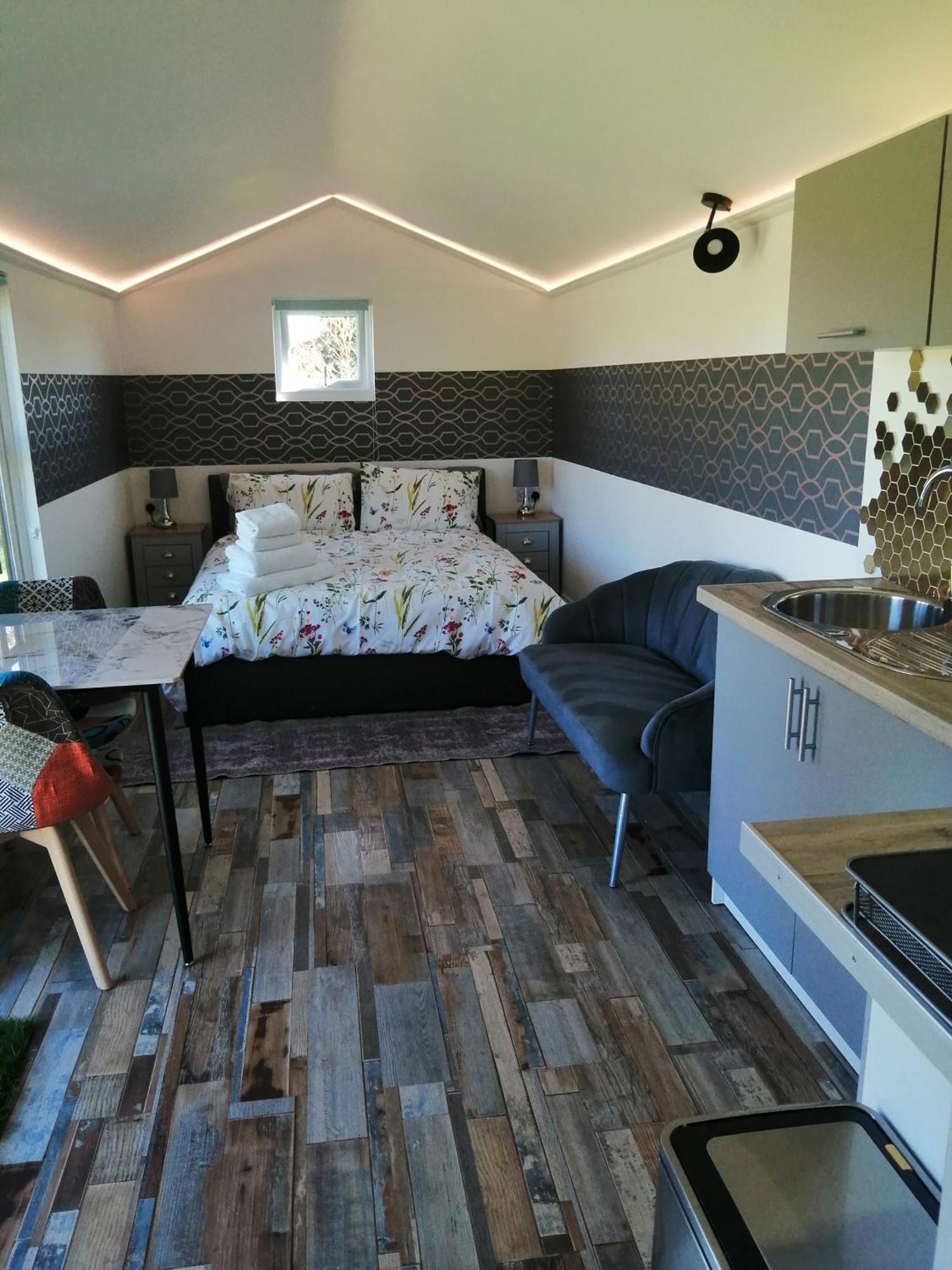 The Cabin Pakenham 外观 照片
